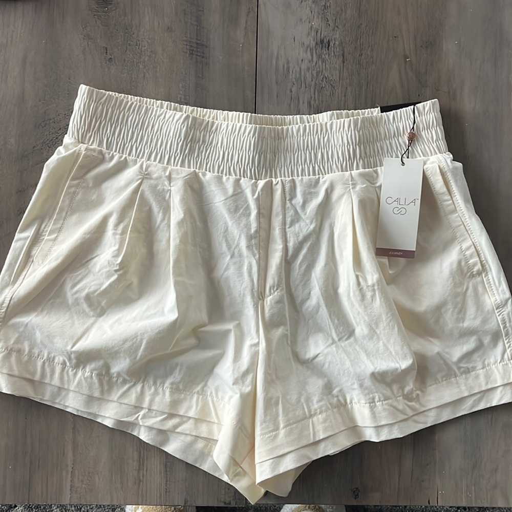 Womens Calia journey collection high rise short 4’ inseam Large in butter yellow